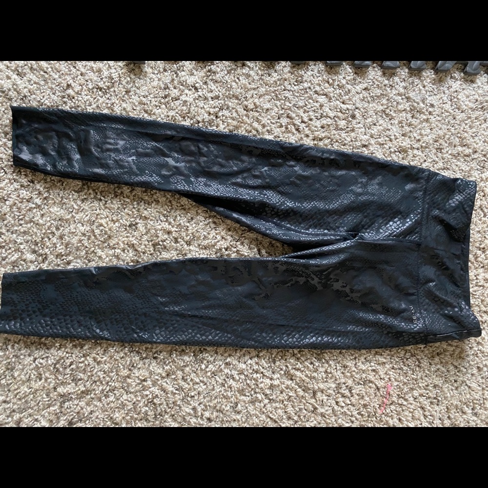 Python all black 7/8 length leggings